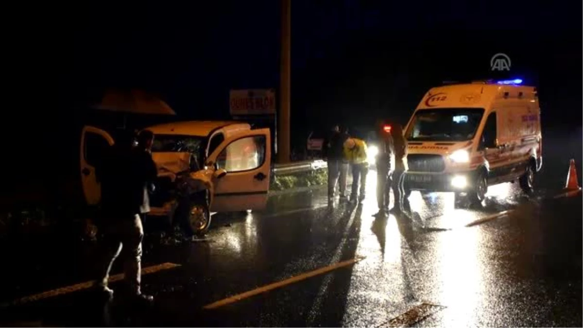 Manisa\'da trafik kazası: 3 yaralı
