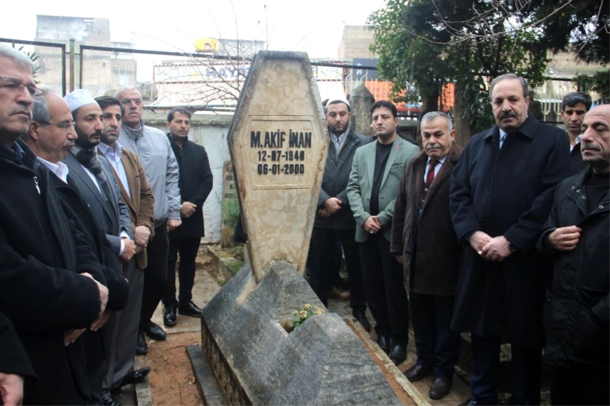 Mehmet Akif İnan mezarı başında anıldı