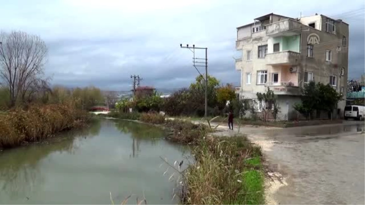 Mersin\'de bazı evler su baskını endişesiyle tahliye ediliyor