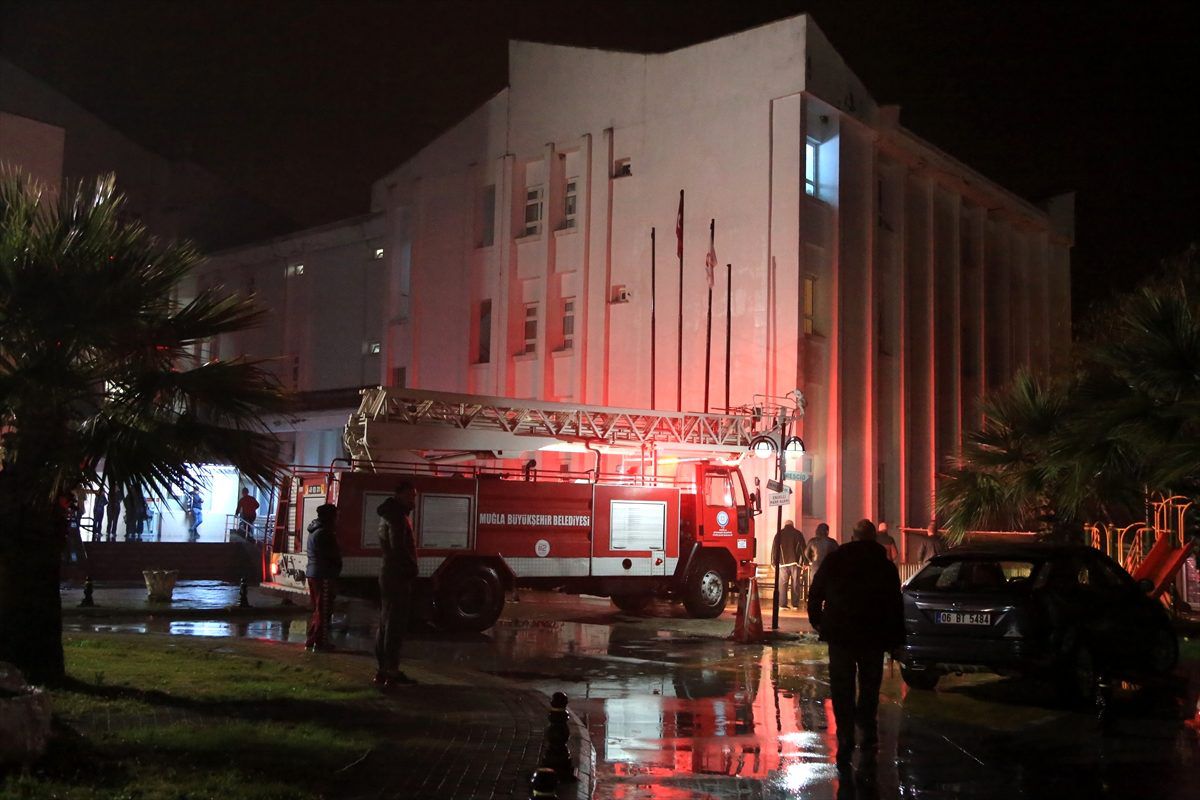Milas Devlet Hastanesindeki yangın maddi hasara neden oldu