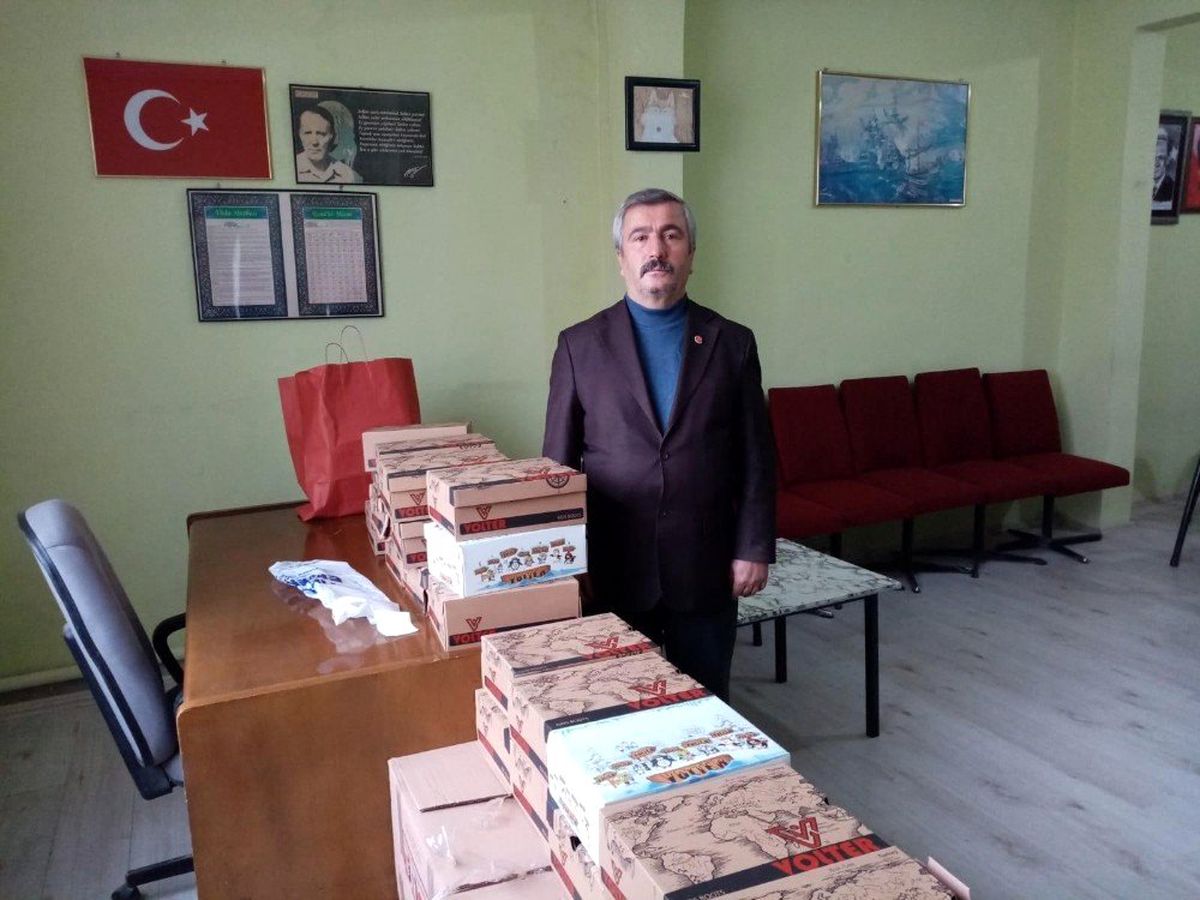 Öğrencilere mont ve bot yardımı