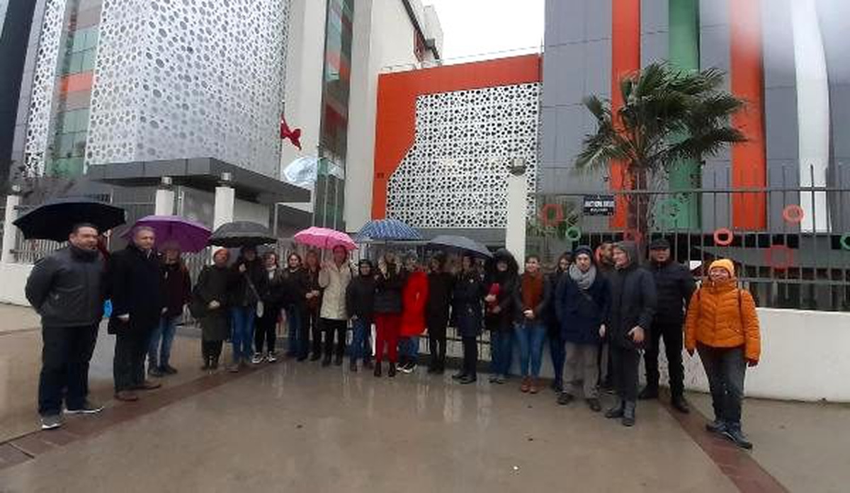 Özel okulun velilerinden \'öğretmen maaşları ödensin\' çağrısı