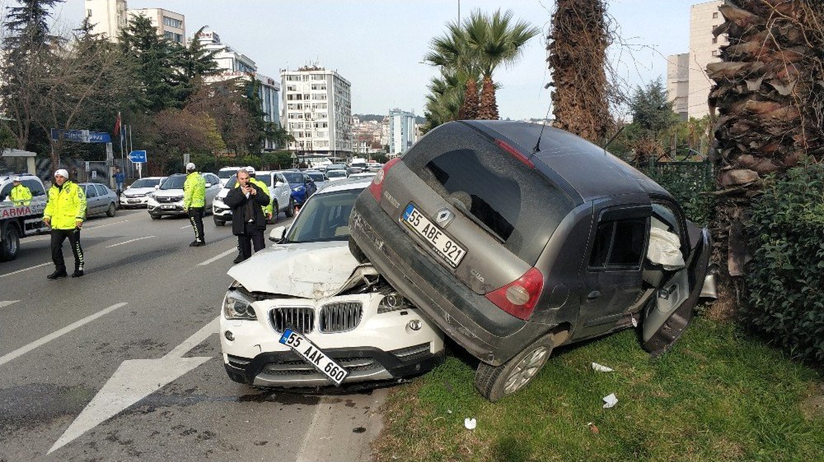 Samsun\'da cip ile otomobil çarpıştı: 1 yaralı