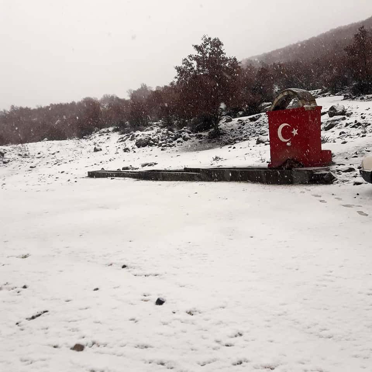 Selendi\'de yol açma çalışmaları sürüyor