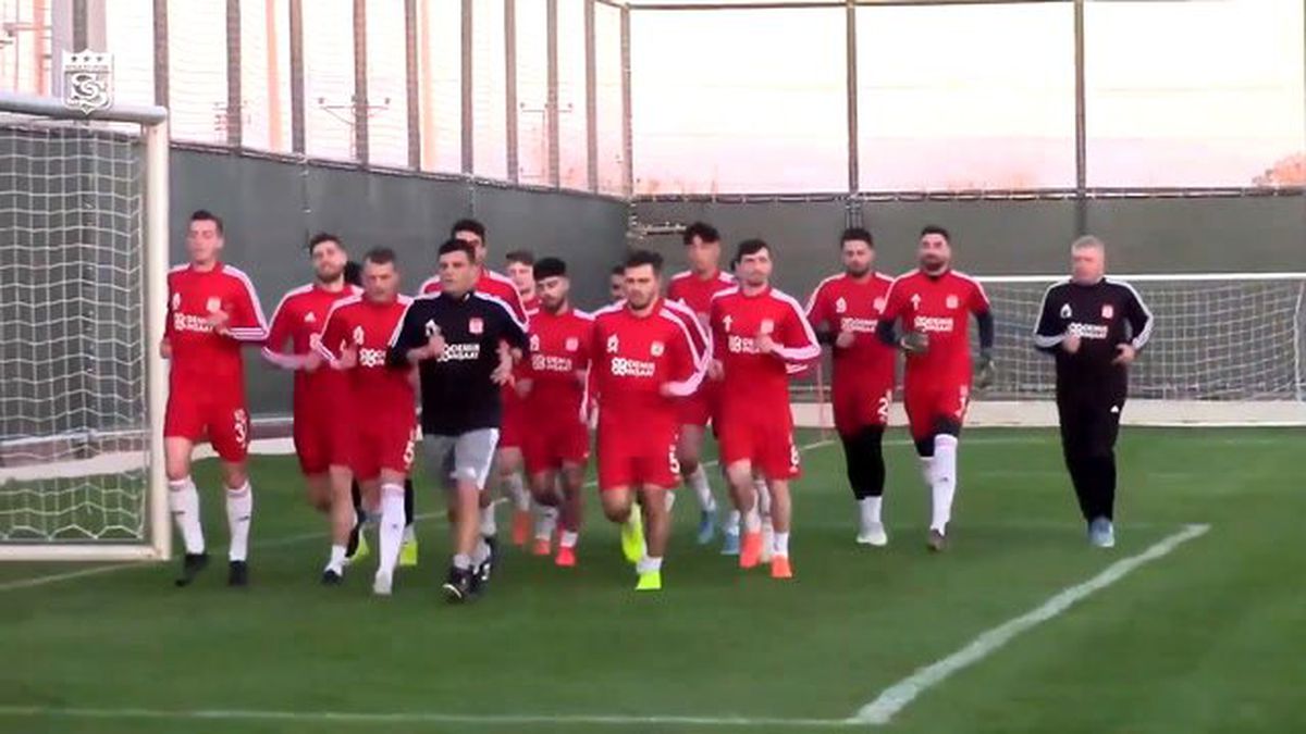 Sivasspor, Antalya kampına başladı