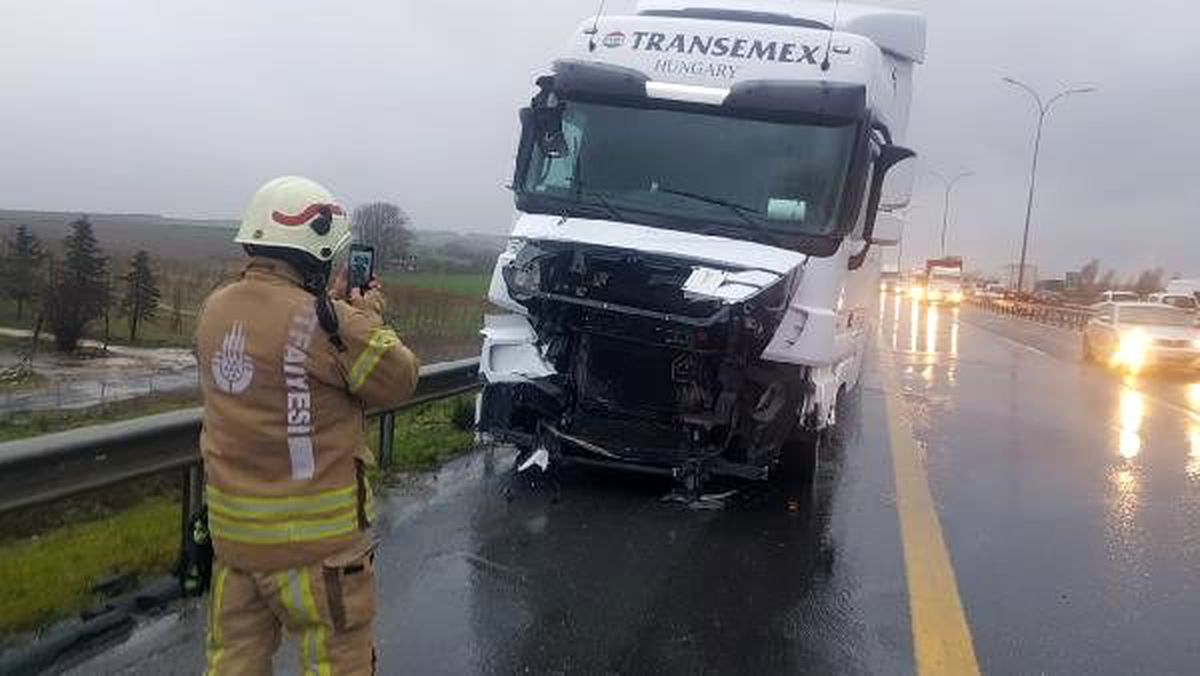 TEM\'de kaza: Yol trafiğe kapandı (1)