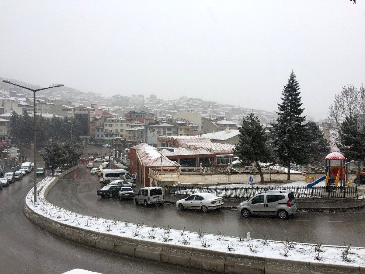 Tosya\'da yoğun kar yağışı başladı