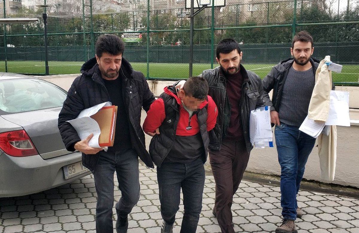 Tüfekle ateş açınca kendisine müdahale eden bekçilere saldırdı