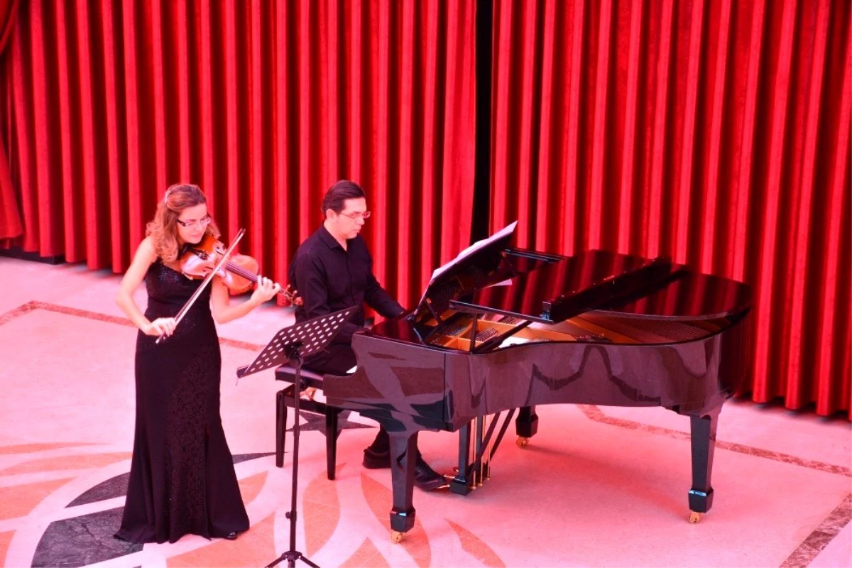 Türk Dünyası Bilim, Kültür ve Sanat Merkezi\'nde klasik müzik rüzgârı