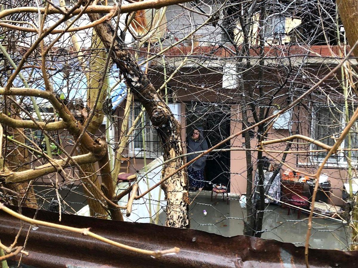 Ümraniye\'de sağanak yağış nedeniyle evi su bastı