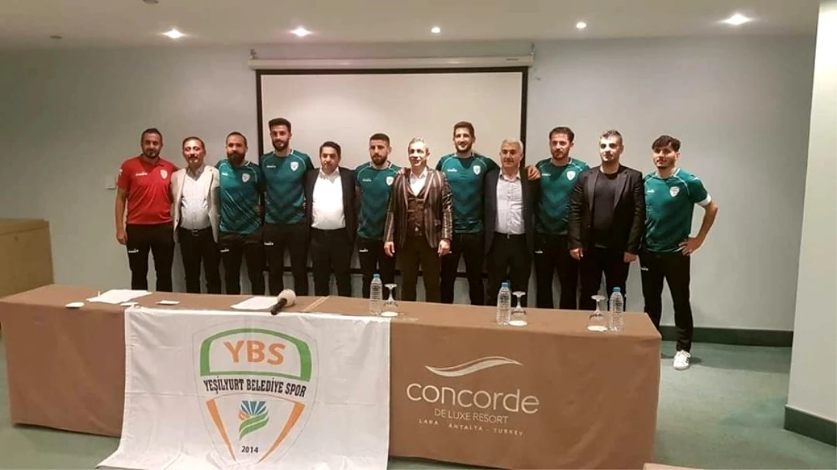 Yeşilyurt Belediyespor\'dan yeni transferlere toplu imza