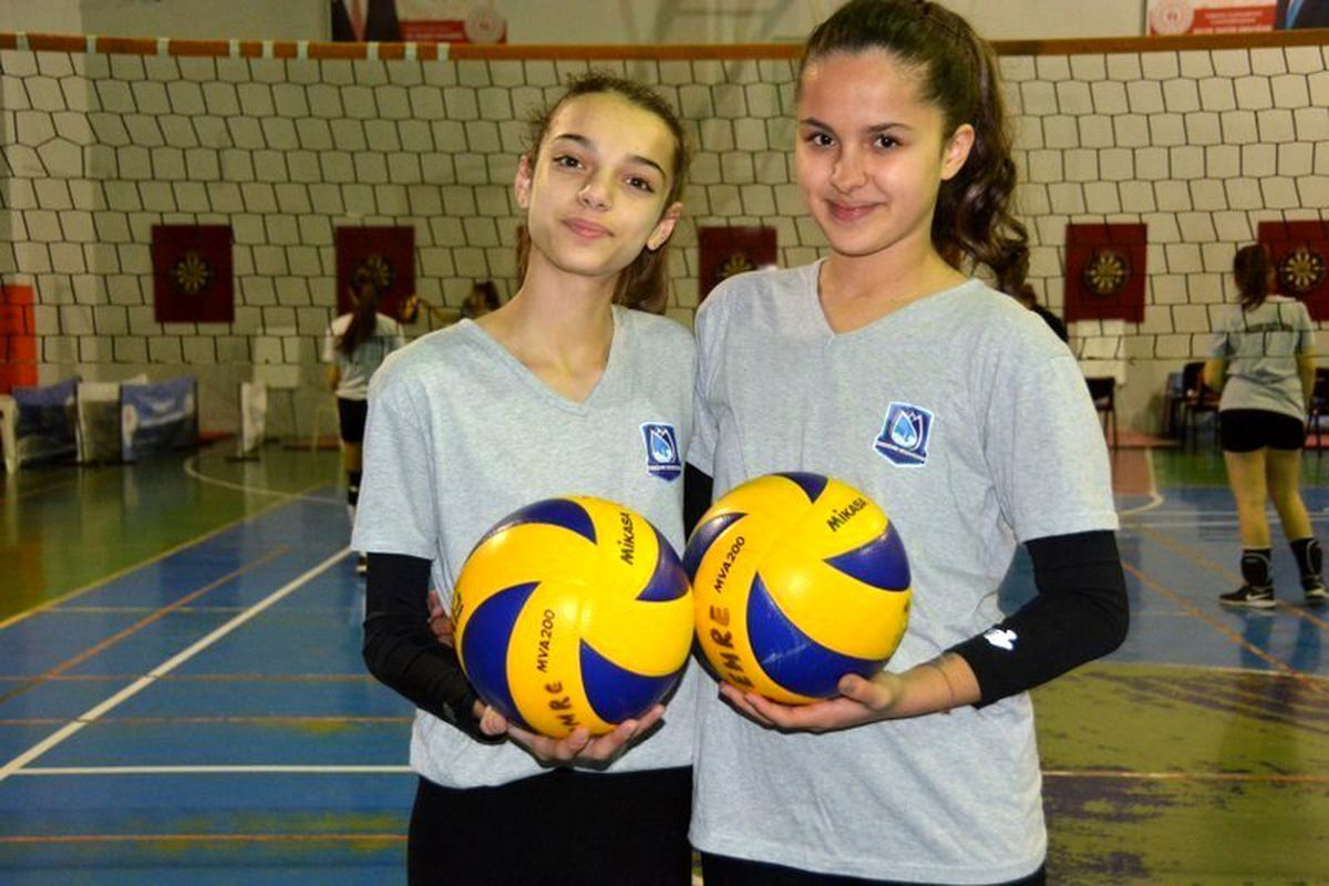 Yunusemreli voleybolcular Manisa\'yı temsil edecek
