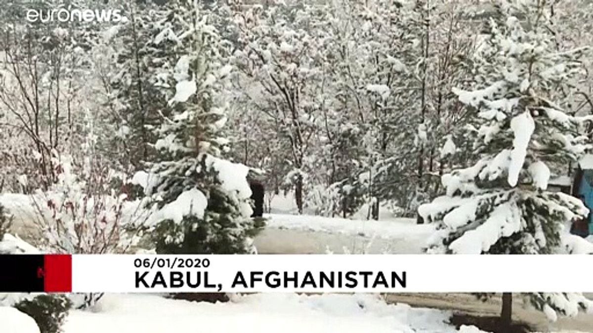 Afganistan\'ın başkenti Kabil\'de kar keyfi