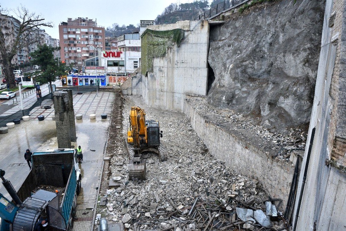 Altıparmak Meydanı\'nda \'güvenlik\' düzenlemesi
