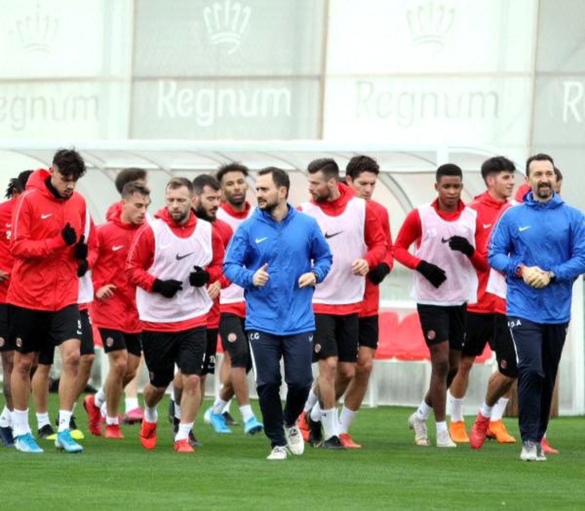 Antalyaspor\'da Kudryashov ilk antrenmanına çıktı