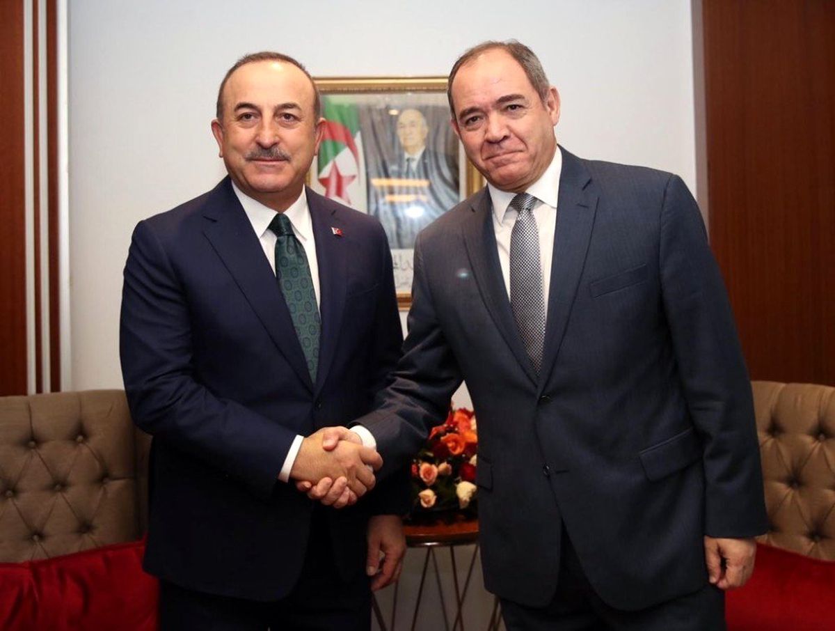 Bakan Çavuşoğlu Cezayirli mevkidaşıyla görüştü