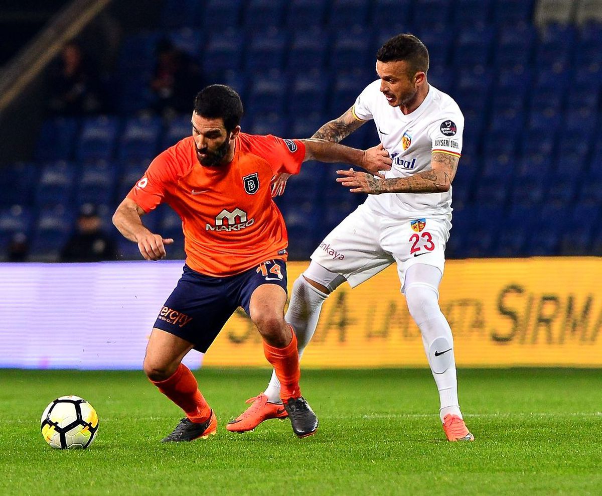 Başakşehir Arda Turan ile yollarını ayırdı !