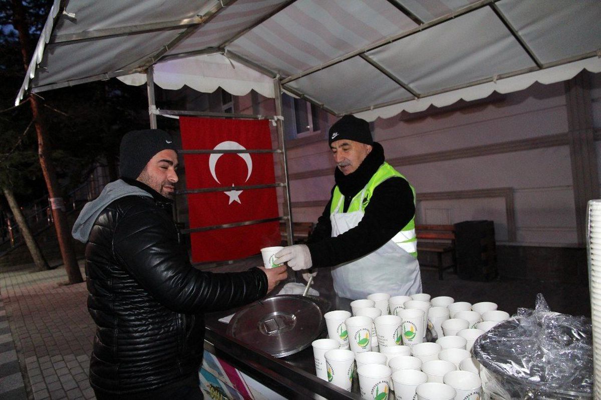 Belediyeden sabahları sıcak çorba ikramı