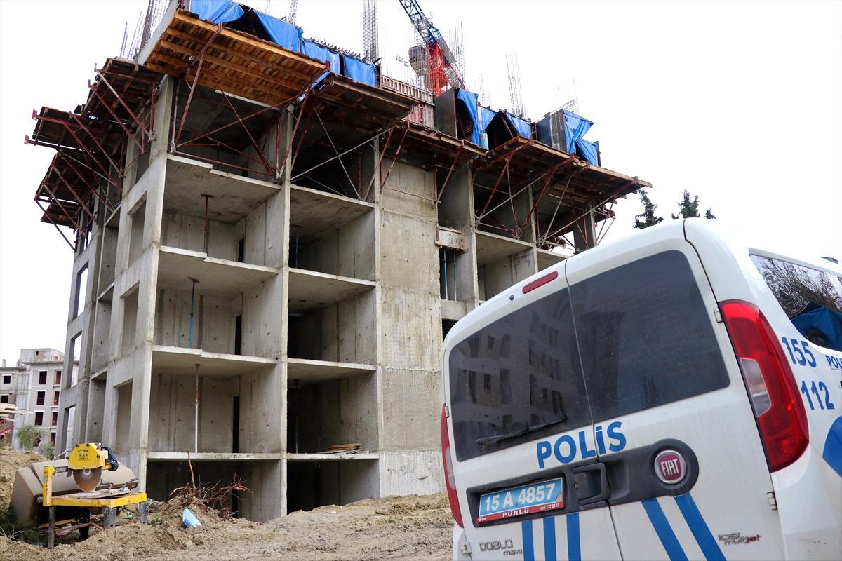 Burdur\'da çalıştığı inşaattan düşen işçi öldü