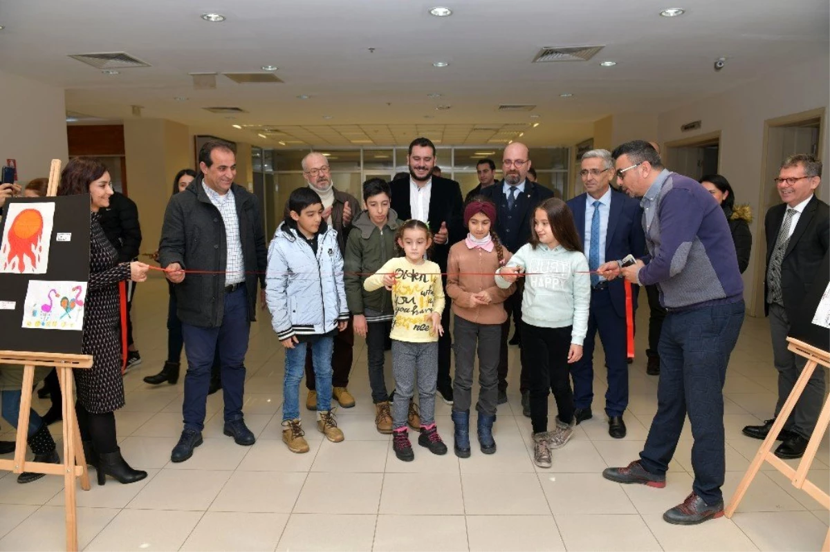 "Çocukların Gözünden Çiğli Belediyespor" isimli sergiye yoğun ilgi