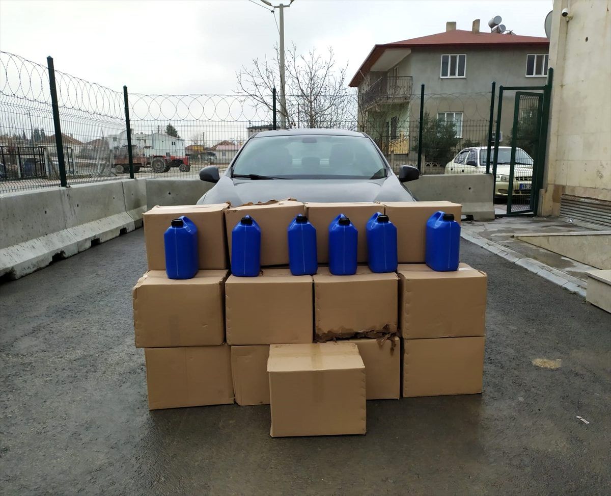 Denizli\'de yasaklı tarım ilacını satmaya çalışan 2 şüpheli yakalandı