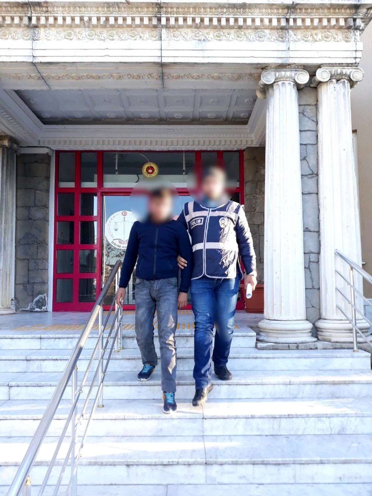 Didim\'de fırın soyguncuları polisten kaçamadı