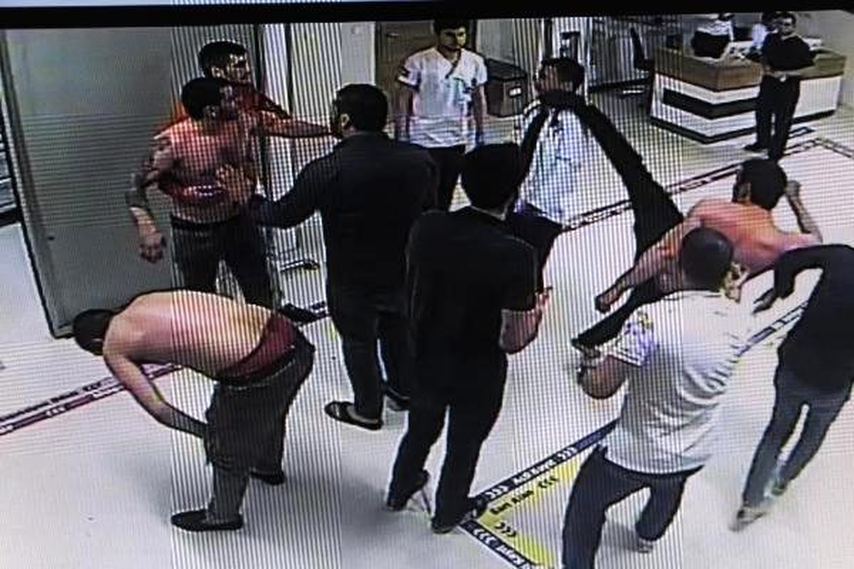 Doktor ve özel güvenlikçiyi darbeden sanıklara 8\'er yıl hapis istemi