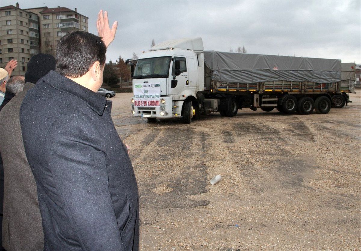 Elazığ\'dan İdlib\'e 2 tır un yardımı