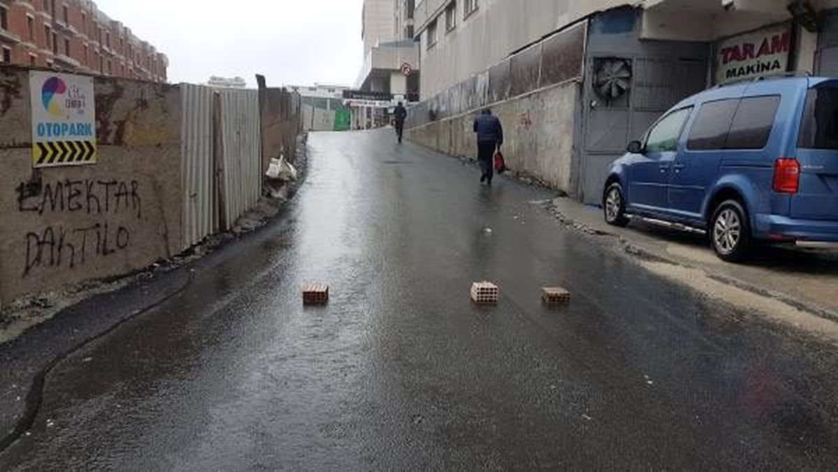 Esenyurt\'ta yolda çökme