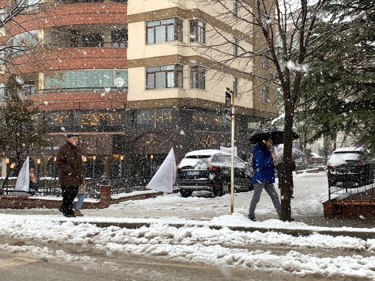 Eskişehir\'de kar yağışı yeniden başladı