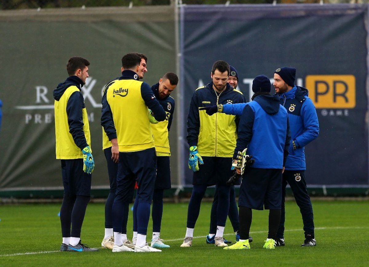 Fenerbahçe\'de kaleciler Knoop\'a emanet