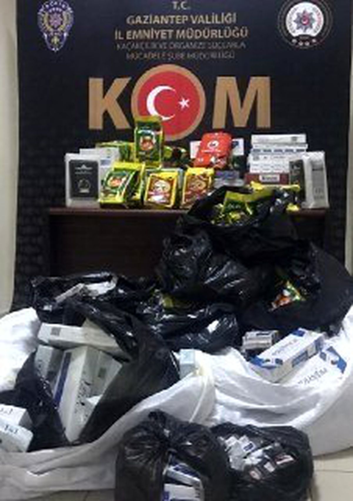 Gaziantep\'te kaçak sigara ve çay operasyonu