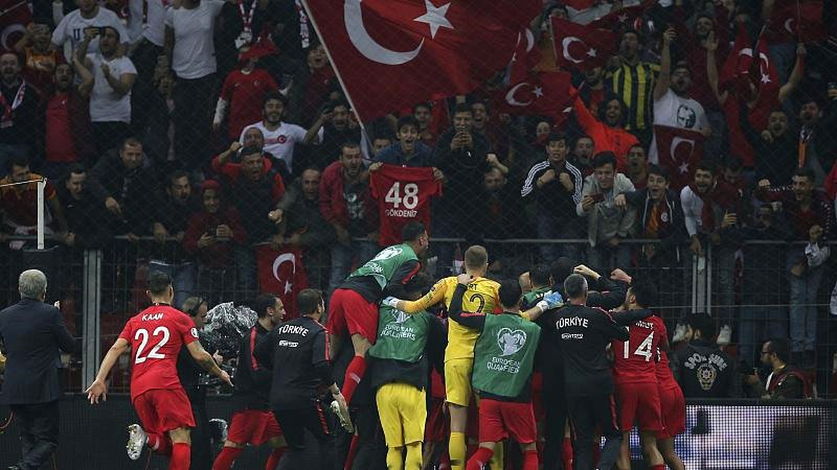 Gol, dakika, penaltı, kart..Türkiye Futbol Süper Ligi\'inde ilk yarının karnesi
