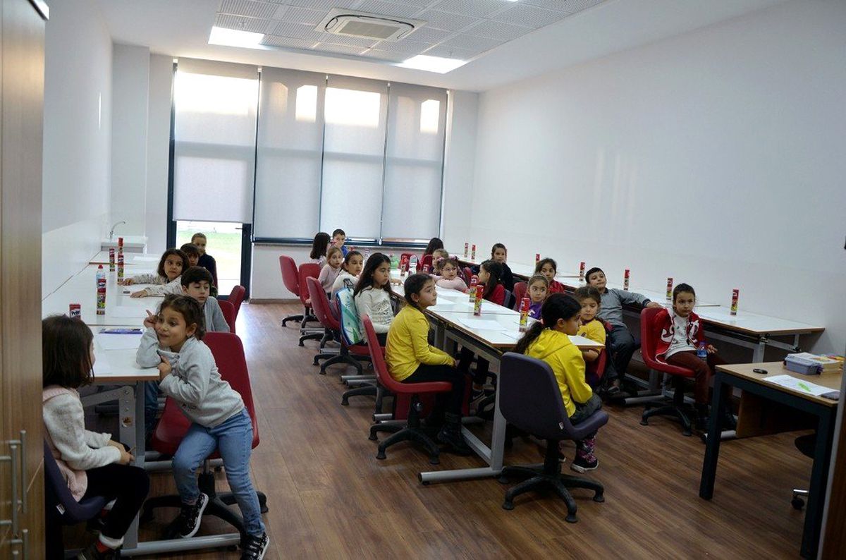 \'Hayalindeki Oyuncak Hayat Bulsun\' adlı projenin atölye çalışmaları Karasu SGM\'de, başladı