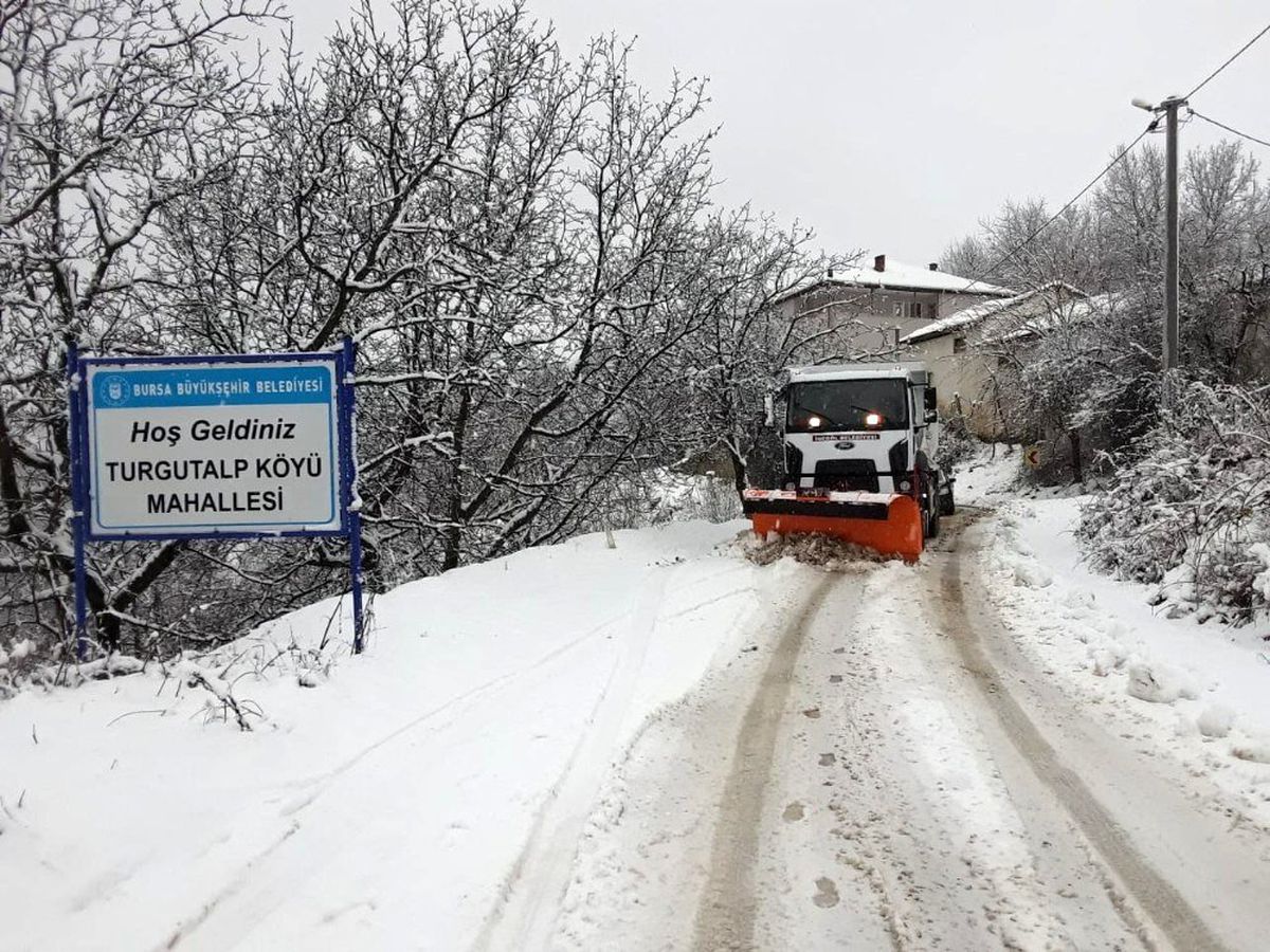 İnegöl\'de karla mücadele sürüyor
