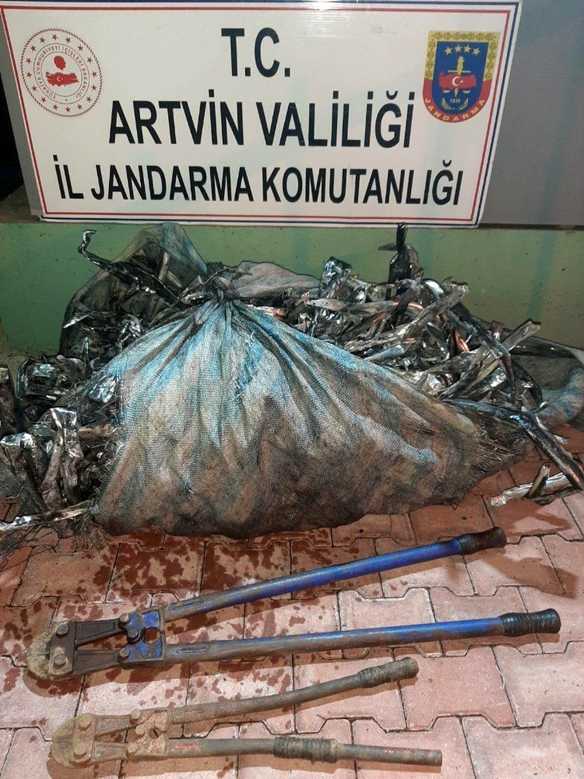JASAT kablo hırsızlarını 24 saatte yakaladı