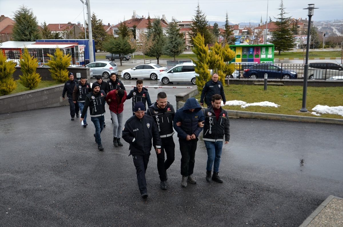 Karaman\'da uyuşturucu ticareti zanlısı 3 kişi tutuklandı