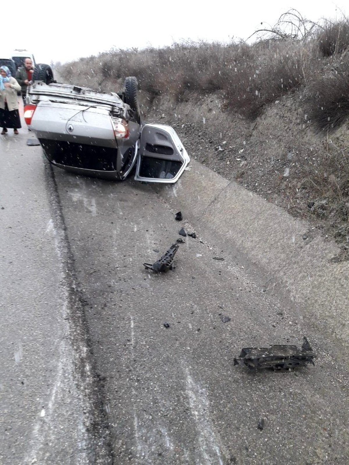 Kastamonu\'da yoldan çıkan otomobil takla attı: 2 yaralı