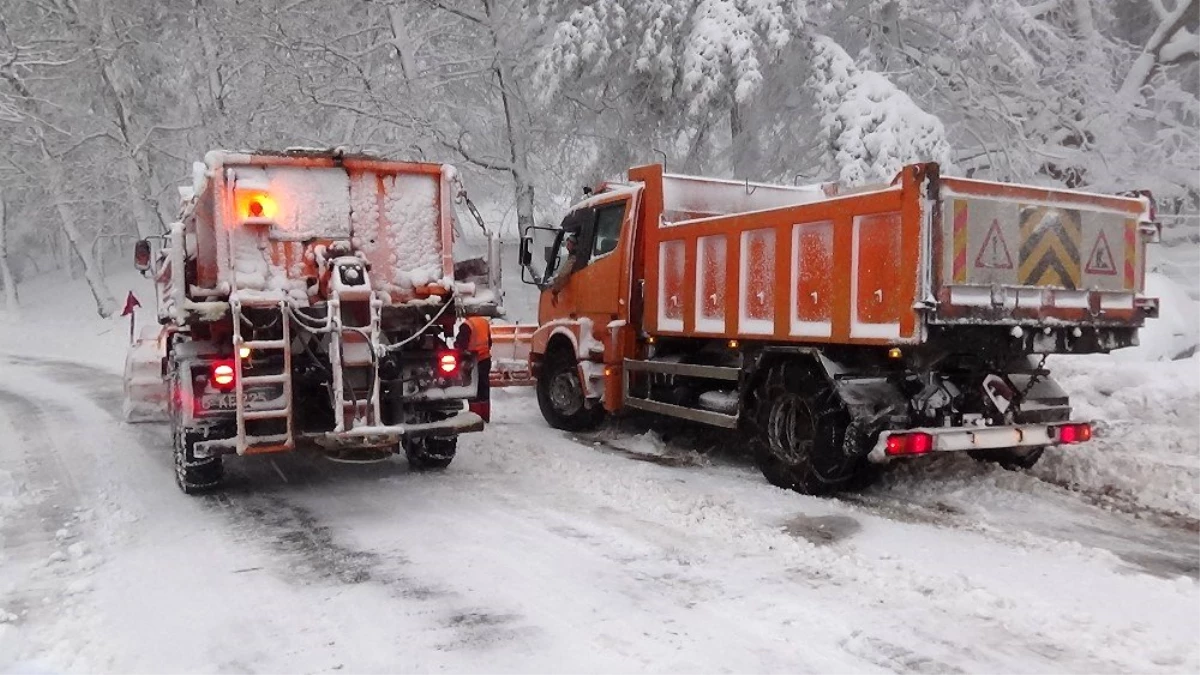 Kazdağları\'nda kar 1 metreye ulaştı, ekipler yolları açık tutmakta zorlanıyor