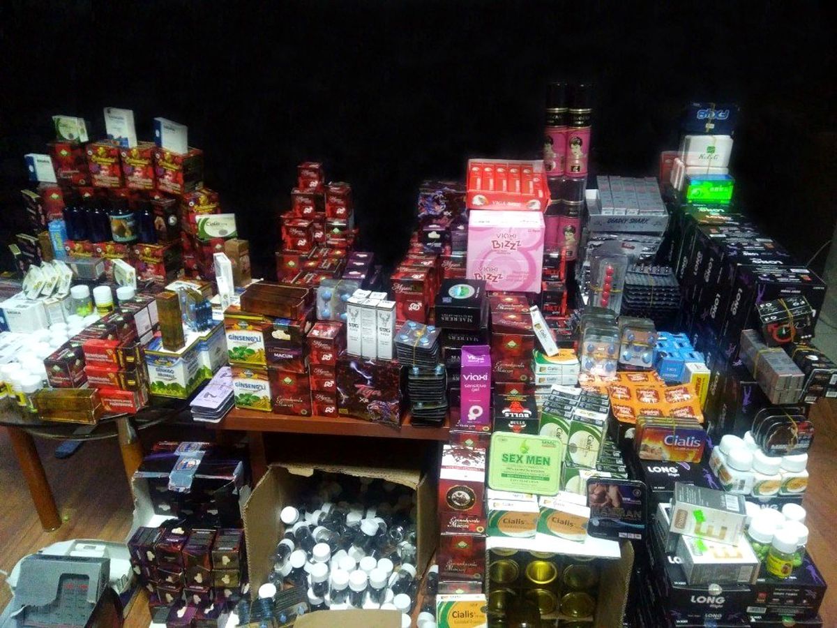 Kütahya\'da gümrük kaçağı cinsel içerikli ürünler ele geçirildi