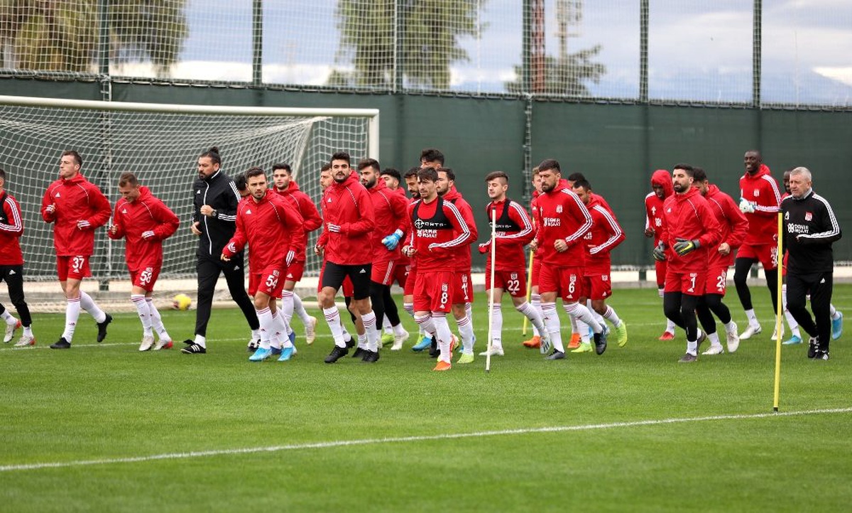 Lider Sivasspor tam gaz çalışıyor