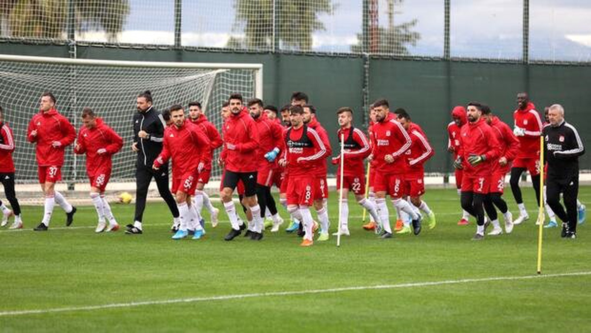 Lider Sivasspor tam gaz çalışıyor