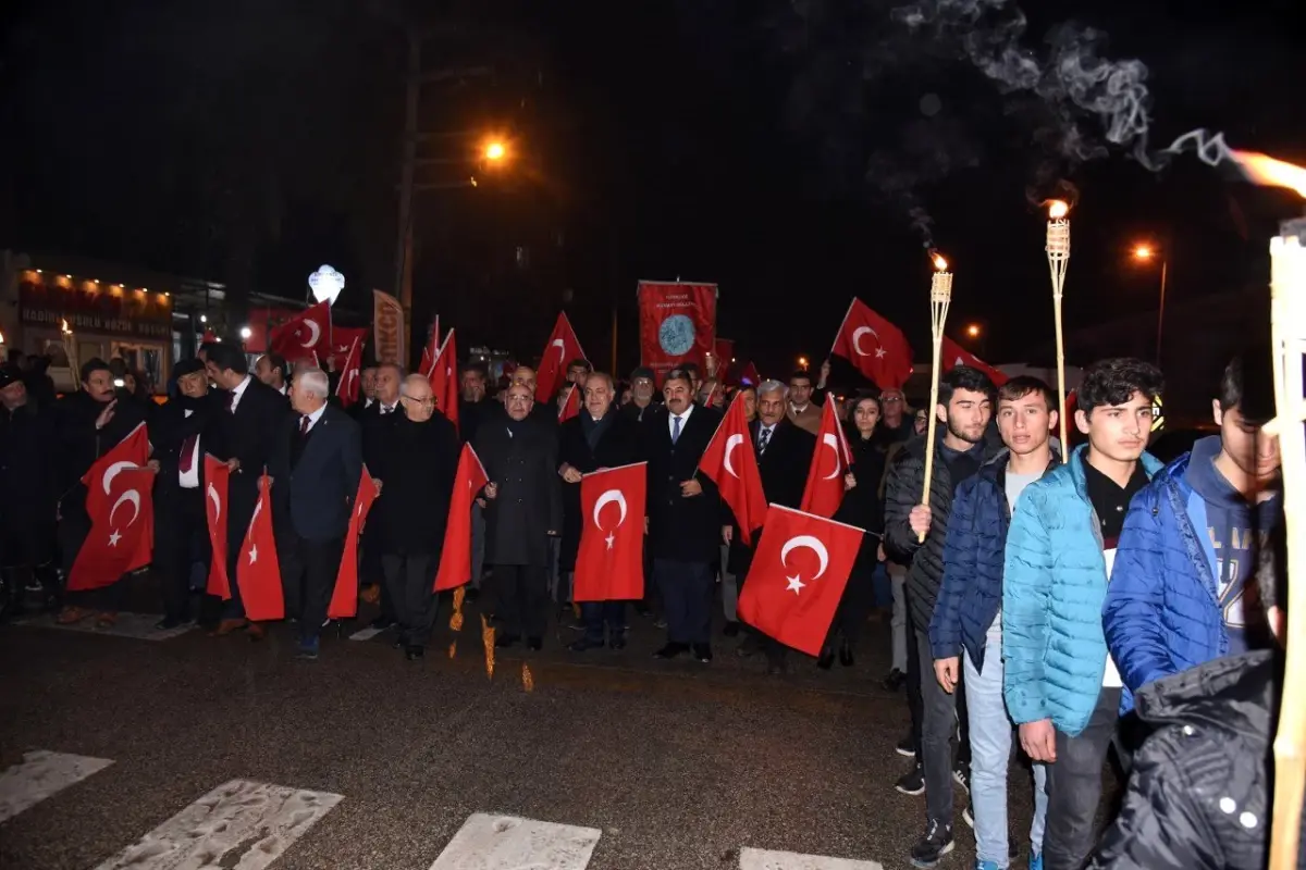 Mehteran eşliğinde fener alayı yürüyüşü gerçekleştirildi