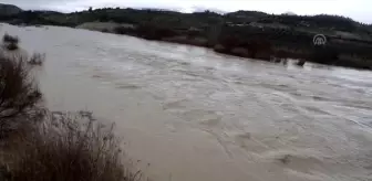 Mersin'de bahçeler yağmur sularının altında kaldı