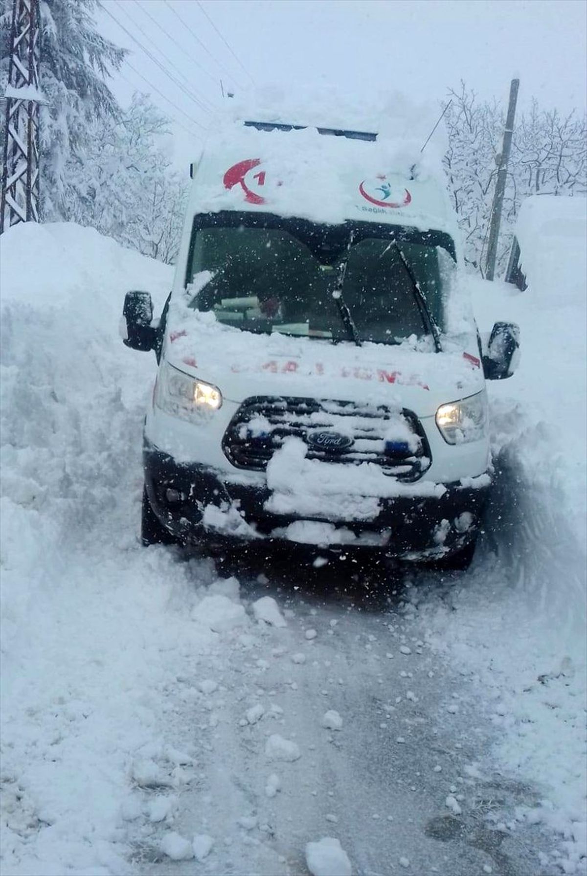 Mersin\'de kar nedeniyle ulaşılamayan hasta çocuklar için ekipler seferber oldu