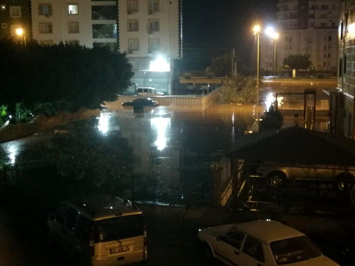 Mersin\'de sağanak etkili oldu