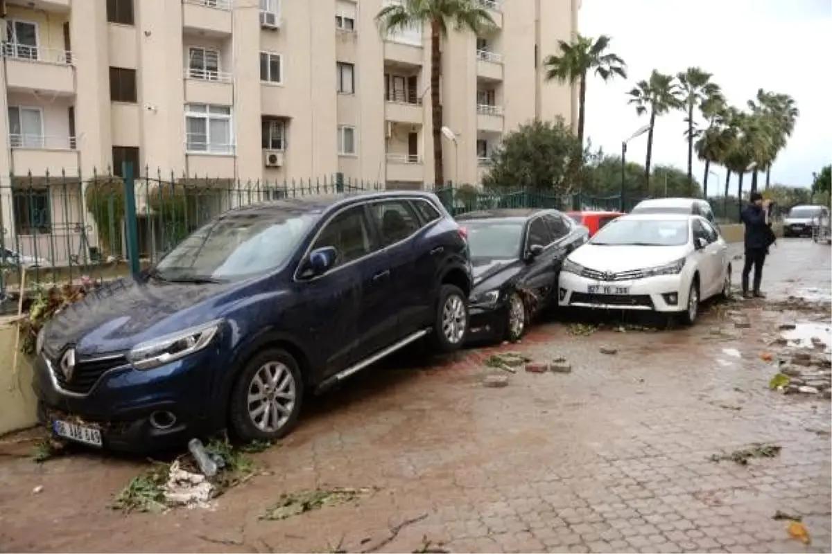 Mersin\'de yaşamı felç eden kuvvetli yağış, 2 can aldı (9)