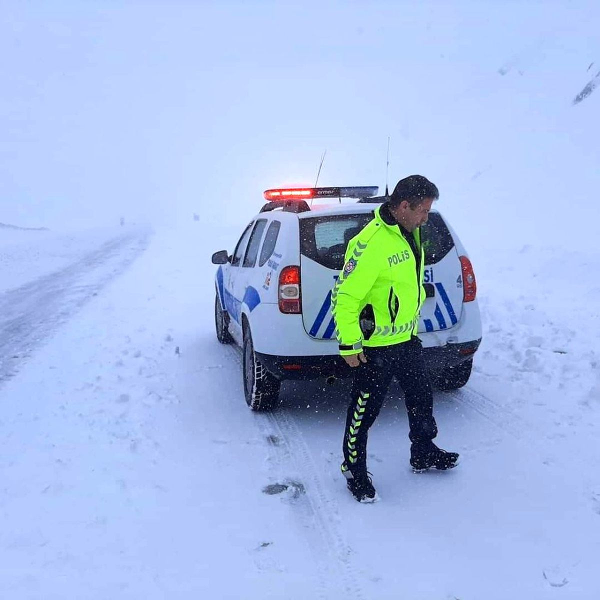Niğde\'de Ulukışla ilçe yolu kapatıldı