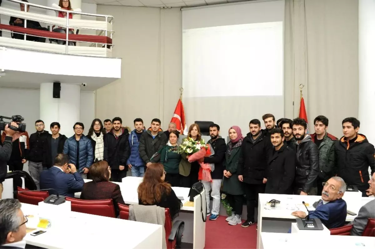 Öğrencilerden meclis toplantısında anlamlı ziyaret