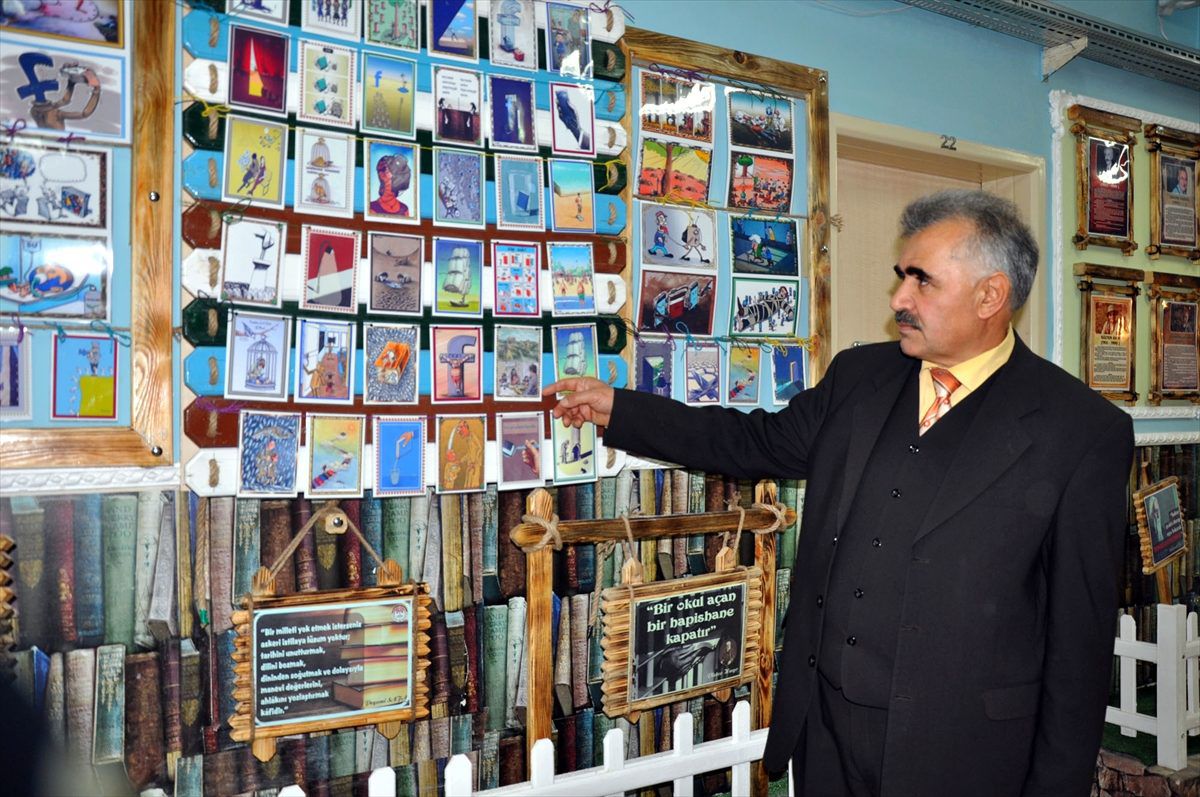 Okul koridorunda oluşturulan "Edebiyat Sokağı" kitap okumayı sevdiriyor